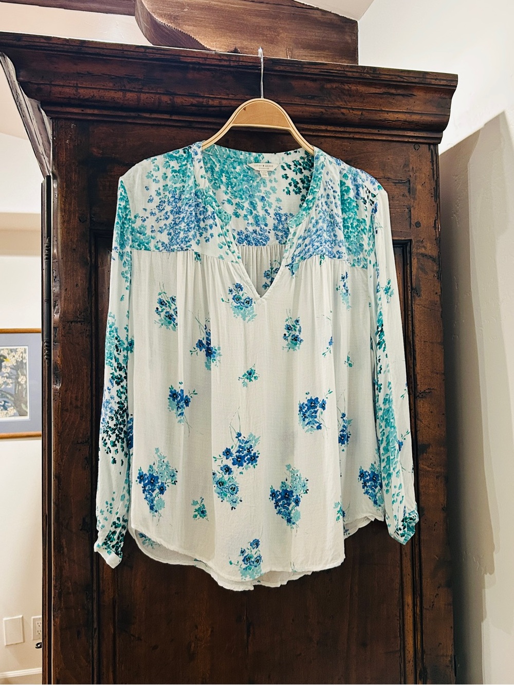Lucky Brand White V-Neck Long Sleeve Blouse with Blue Floral Print